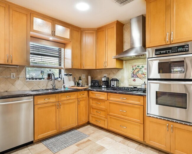 Building Photo - 9460 SW 53rd St