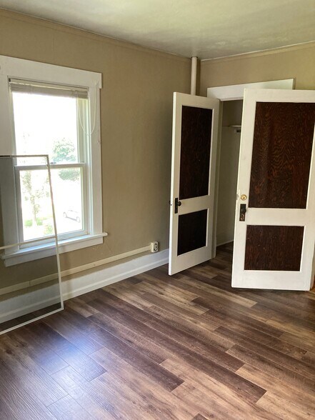 Building Photo - 614 N 5th St