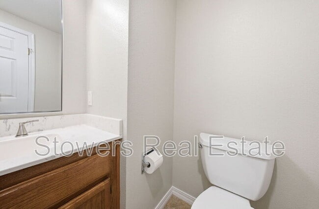 Building Photo - 350 Bellflower Dr