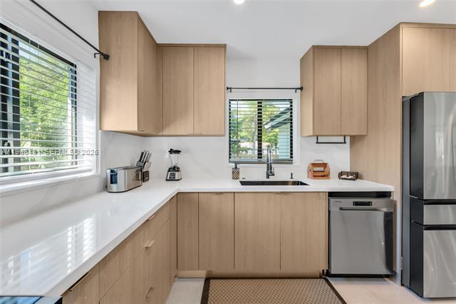 Building Photo - 231 NE 45th St