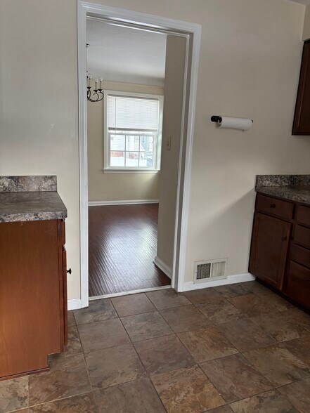 Building Photo - 13813 Wainstead Ave