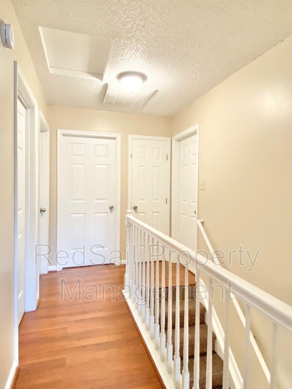 Building Photo - 204 Gate House Rd