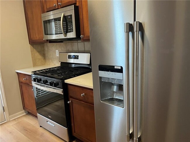 Building Photo - 6614 Splashwater Dr