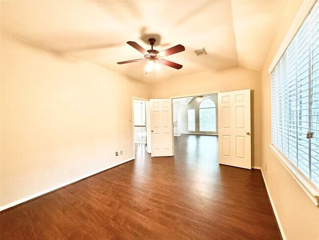 Building Photo - 626 Clarenda Falls Dr