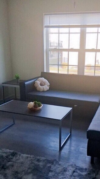 Building Photo - 1051 Southern Dr