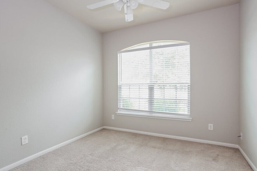 Building Photo - 15702 Flagstone Walk Way