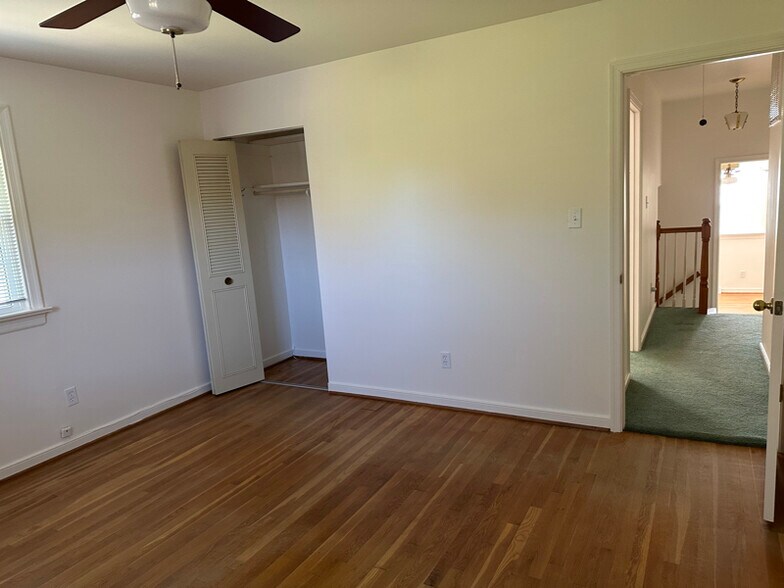 Building Photo - 9201 Woodlake Dr