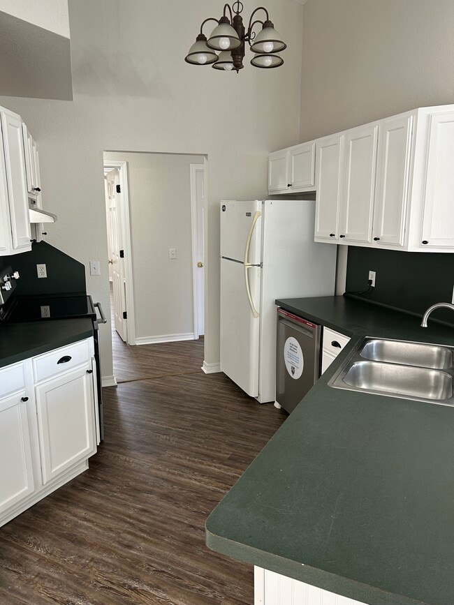 Building Photo - 1474 N Caddo Ave