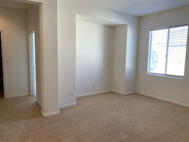 Building Photo - 4004 Daydream Bend St