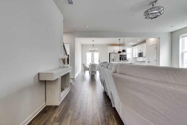 Building Photo - 945 Pleasant Ridge Run