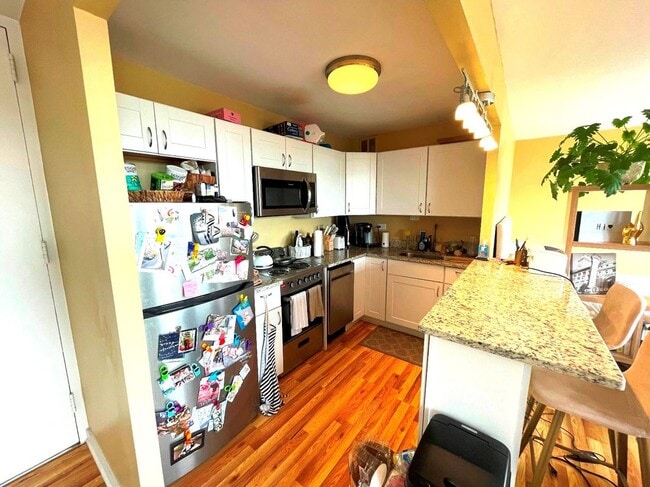 Building Photo - 2626 N Lakeview Ave