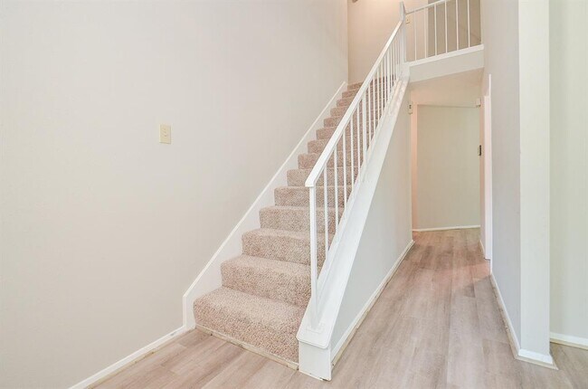 Building Photo - 2119 Landcircle Ct