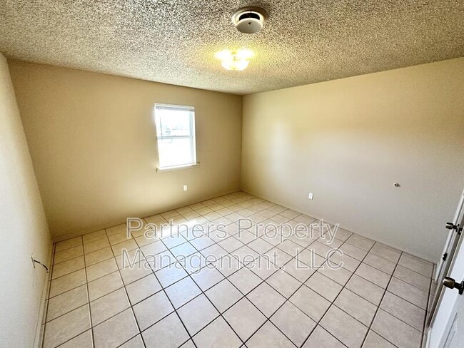 Building Photo - 97 N Pine Ave