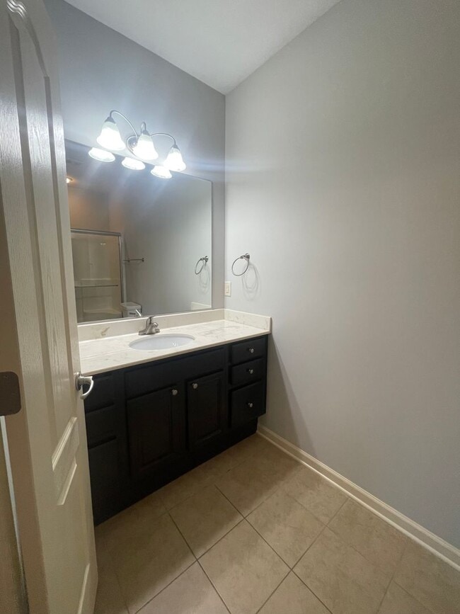 Building Photo - Charming 2 Bed, 2 Bath Home with Garage