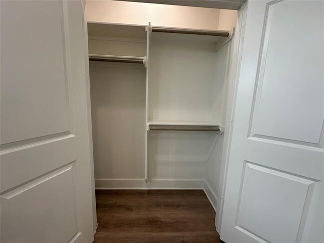 Building Photo - 2828 Versailles Oak Ln