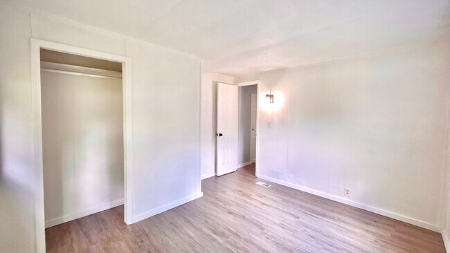 Building Photo - 115 Virginia Dare Dr