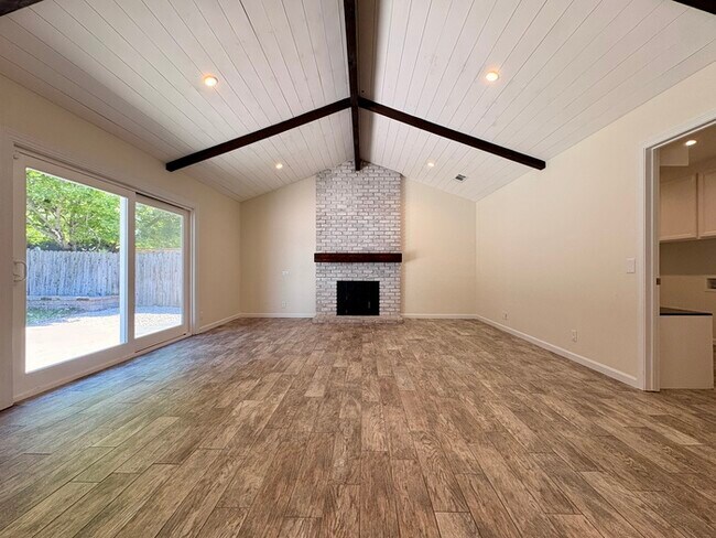 Building Photo - Beautiful 3 Bedroom, 2.5 Bathroom Fully Remodeled Home in Orangevale!