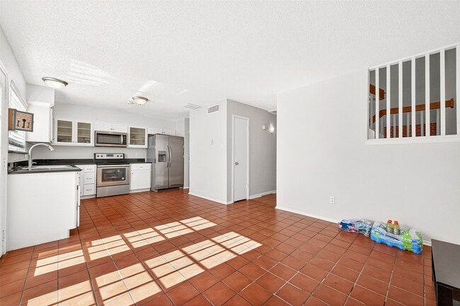 Building Photo - 11677 Village Pl Dr