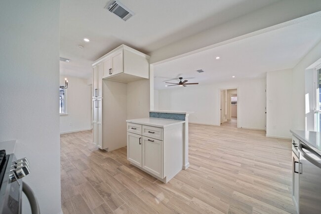 Building Photo - 3322 Gary Ln