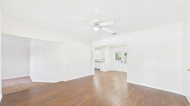 Building Photo - 2318 Reinerman St