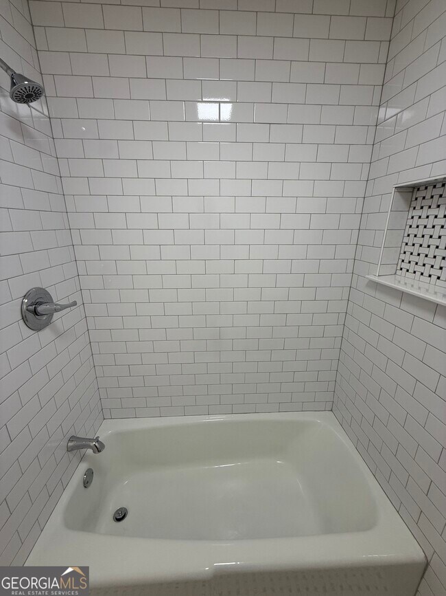 Building Photo - 185 Landor Dr