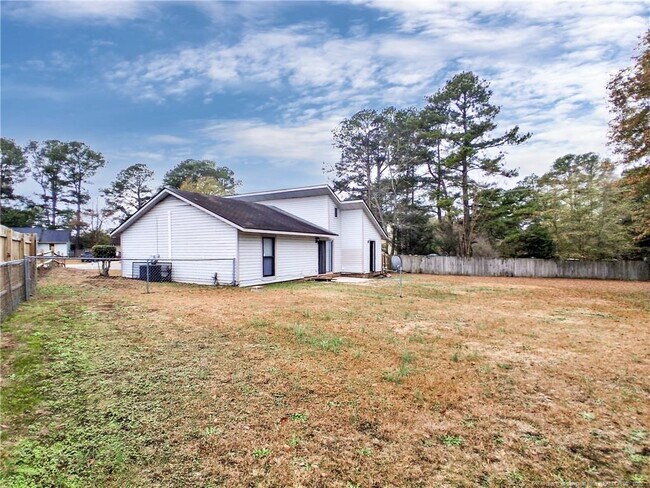 Building Photo - 6594 Honeysuckle Dr