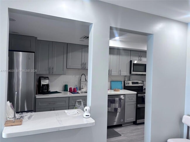 Building Photo - 18061 Biscayne Blvd