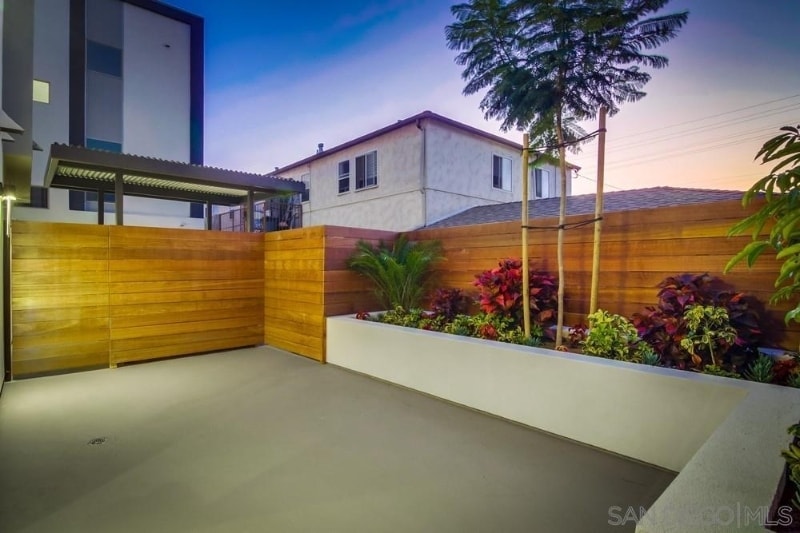 Building Photo - 3030 Jarvis St