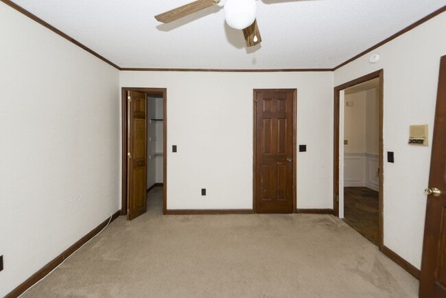 Building Photo - 5 Bedroom 3 Bath Home in Parkshore - Charl...