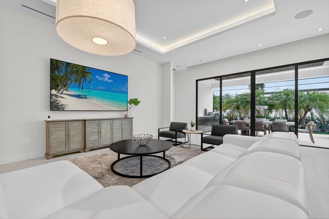 Building Photo - 2757 NE 34th St