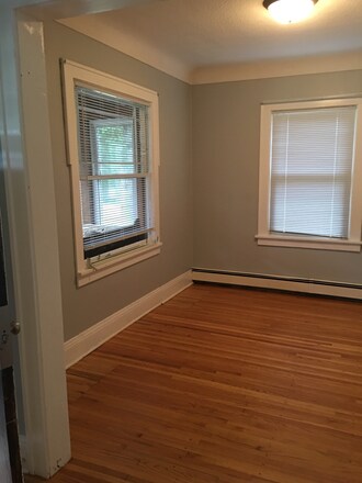 Building Photo - 2080 Roblyn Ave