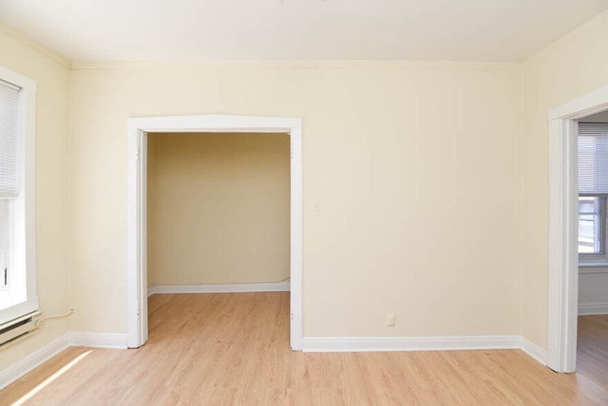 Building Photo - 457 W Melrose St