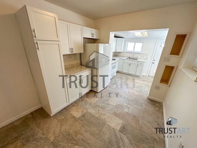 Building Photo - 1841 E Clementine St