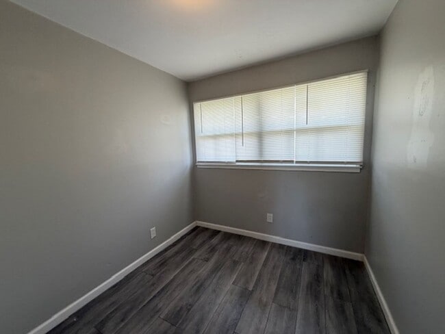 Building Photo - Lovely 3 Bedroom / 1 Bath for Rent - Section 8 Welcome