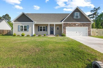 Building Photo - 3 bedroom with bonus room in Holly Ridge is available now!