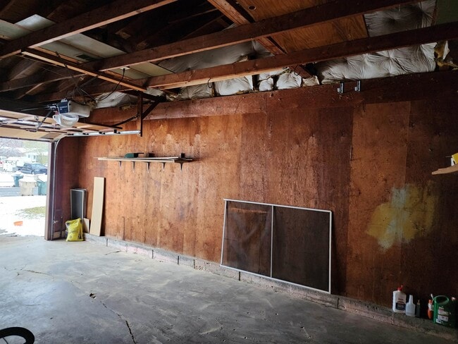 Building Photo - 904 Laurie Dr