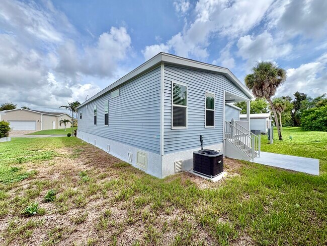 Building Photo - 5715 Camelford Dr
