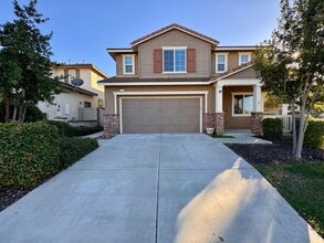 Building Photo - Beautiful Redhawk home located directly ac...