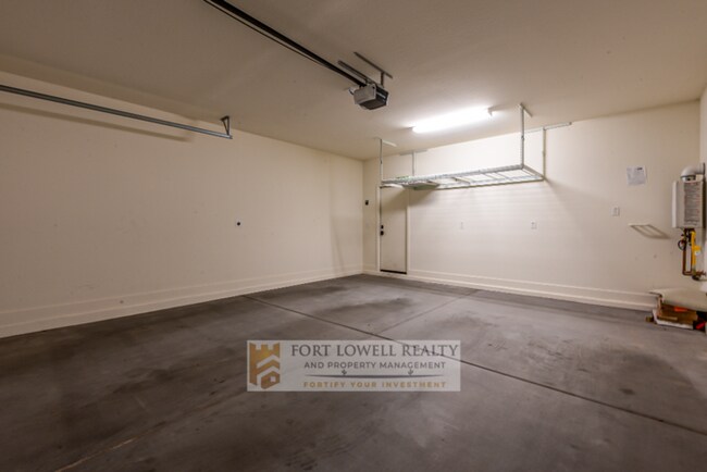 Building Photo - 8443 S 164th Dr