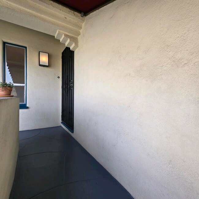 Building Photo - Large upper 2-bedroom Duplex Fairfax area