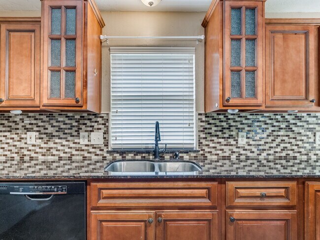 Building Photo - 17320 Sun River Ct