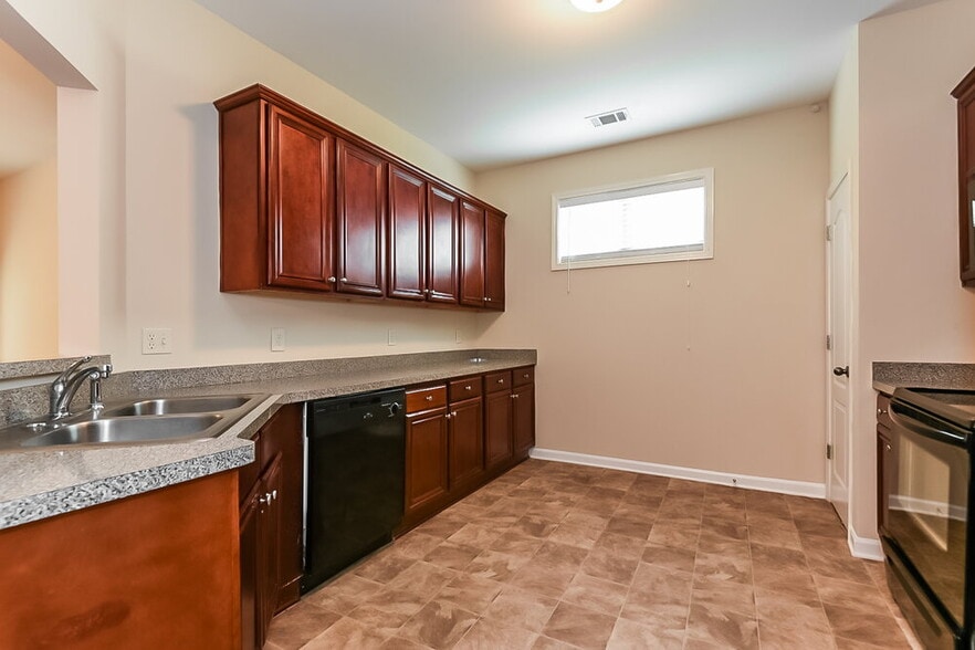 Building Photo - 113 Bethany Manor Dr