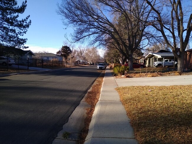 Building Photo - Virginia Village Home New Paint, Carpet, Blinds Backs up to Cherry Creek Trail