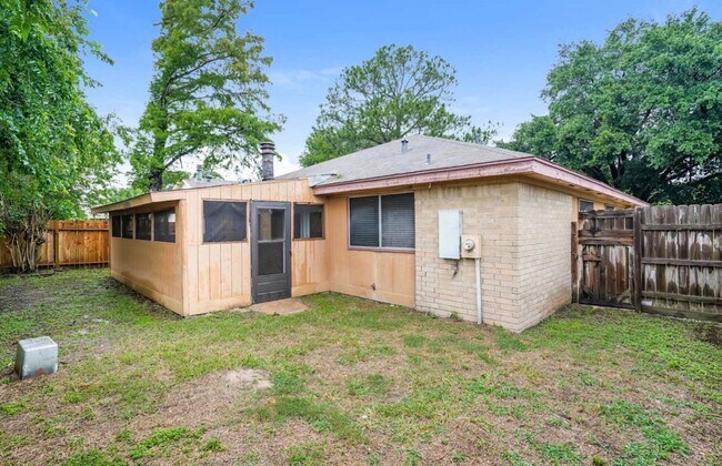 Building Photo - 10579 Twilight Moon Dr