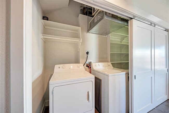 Building Photo - 807 E 14th St