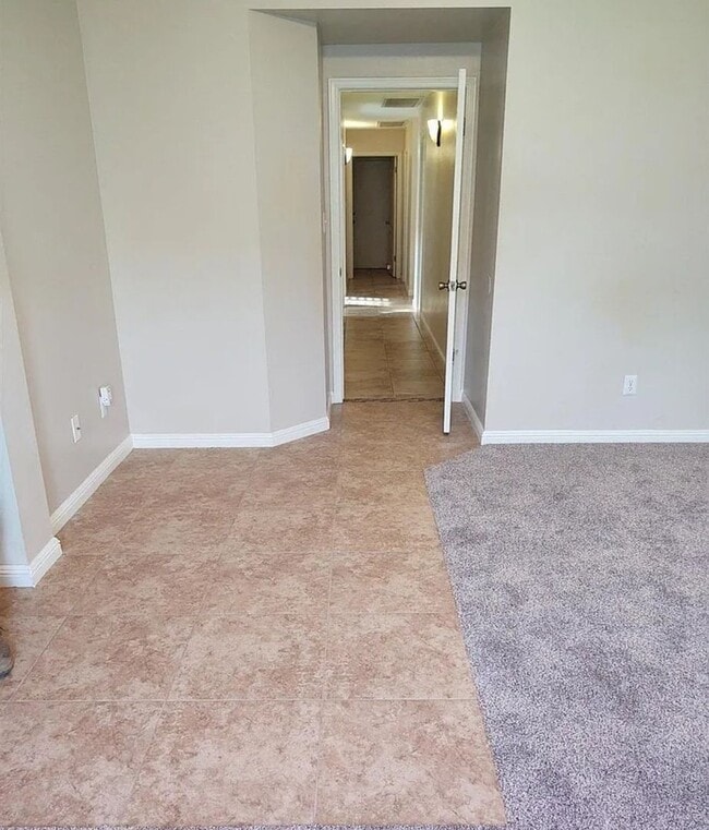 Building Photo - 4 bedroom, 2 bath Home