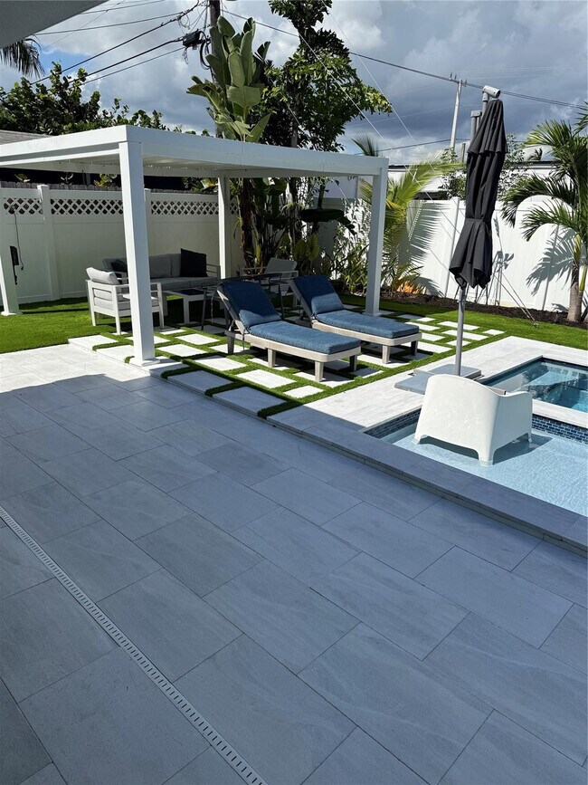 Building Photo - 1637 SE 1st St