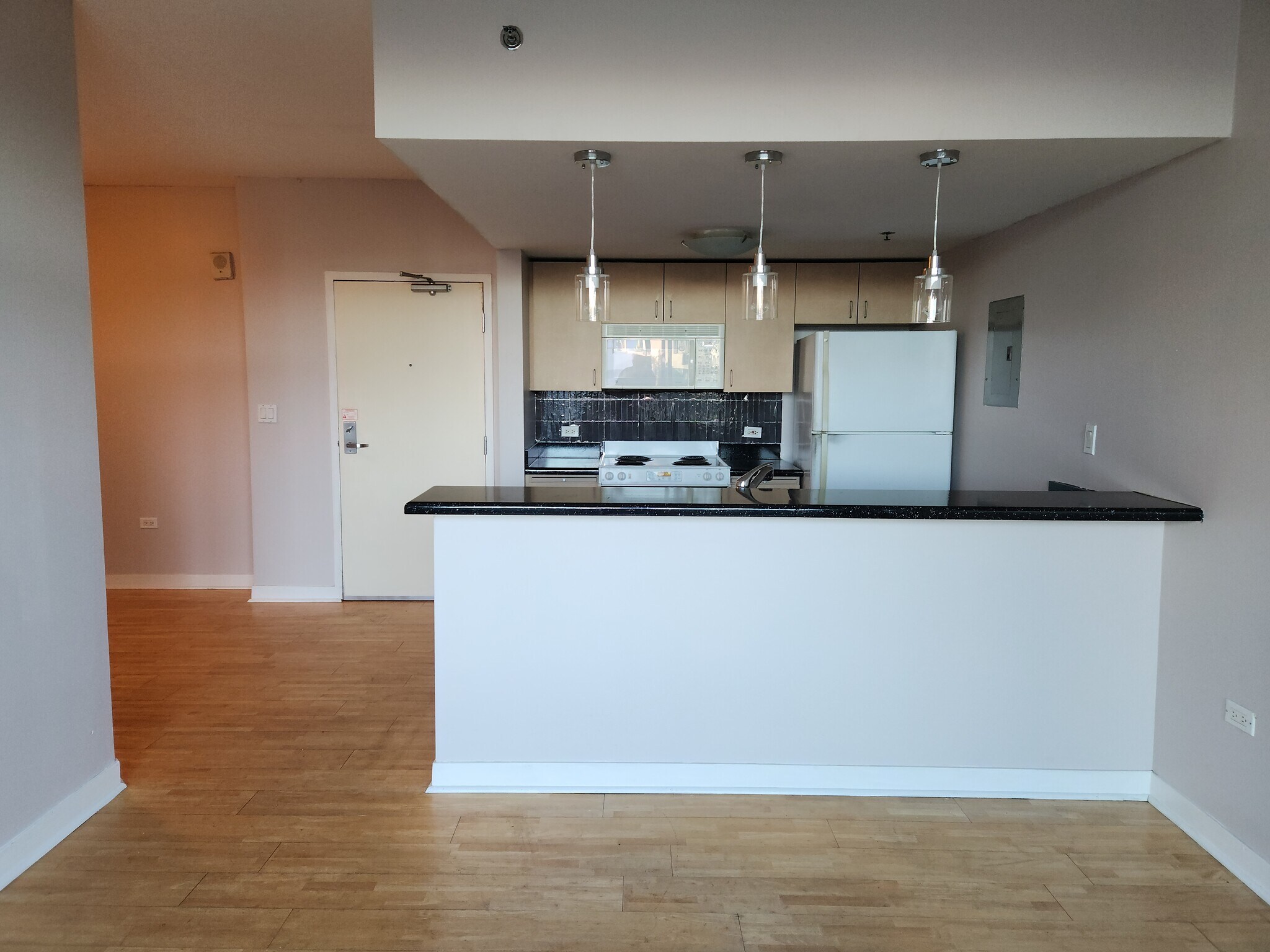 Building Photo - 425 W Beech St