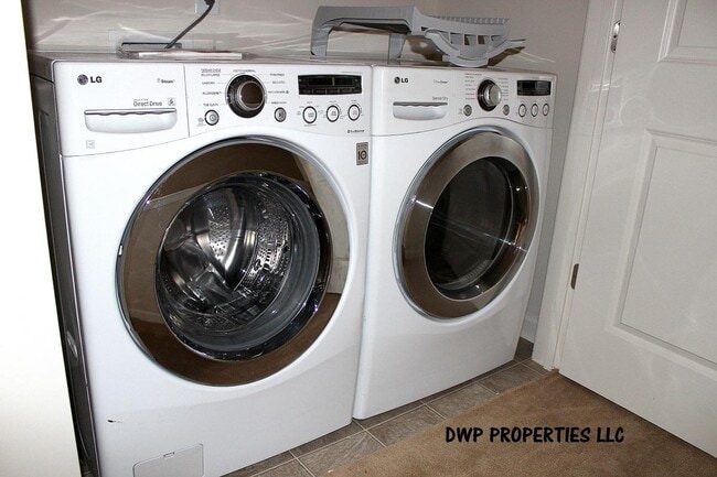 Building Photo - 4245 Youngstown Dr