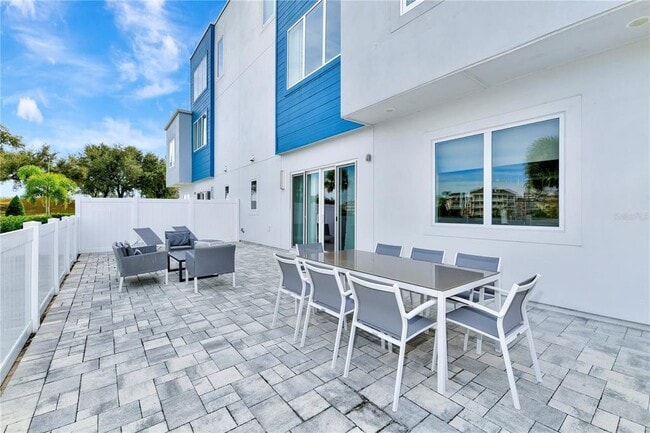 Building Photo - 7740 Sandy Ridge Dr